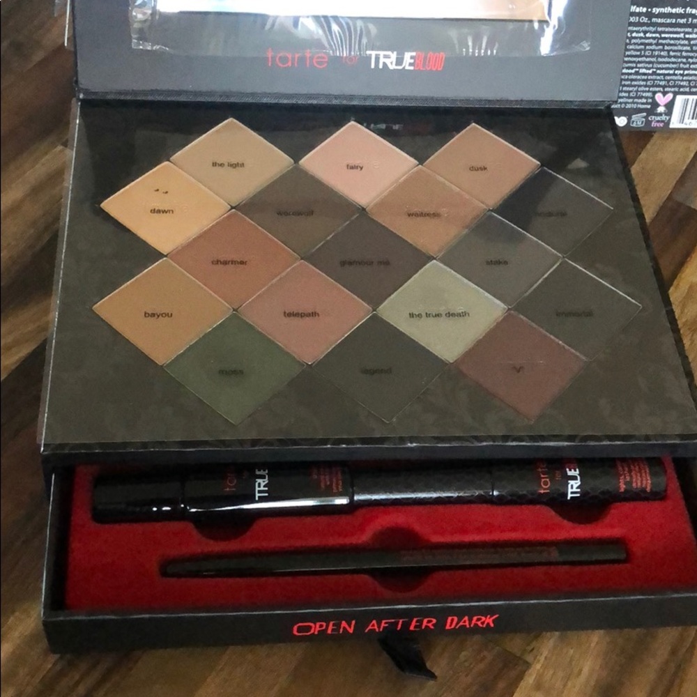 SOLD New Limited Tarte True Blood Collector’s - Picture 6 of 8
